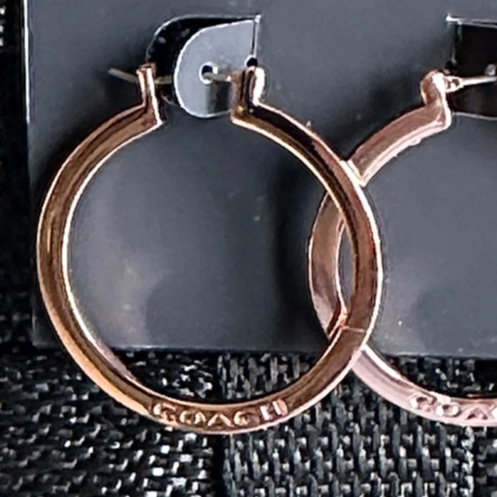 Coach Metallic Hoop Earrings rose gold - Picture 3 of 6